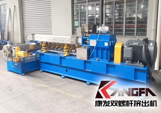 浙江客戶因業(yè)務發(fā)展需求，車間連續(xù)生產超十五年SJSH系列雙螺桿混煉擠出機老設備更換記！