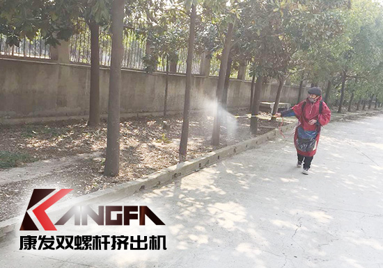 戰(zhàn)疫情、防風(fēng)險、保安全！康發(fā)雙螺桿擠出機(jī)復(fù)工在即，全廠實現(xiàn)全方位消毒！