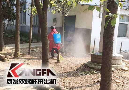 沒有一場疫情不可戰(zhàn)勝！凝心聚力，共克時艱，康發(fā)雙螺桿擠出機(jī)在行動，全廠實現(xiàn)全方位消毒！