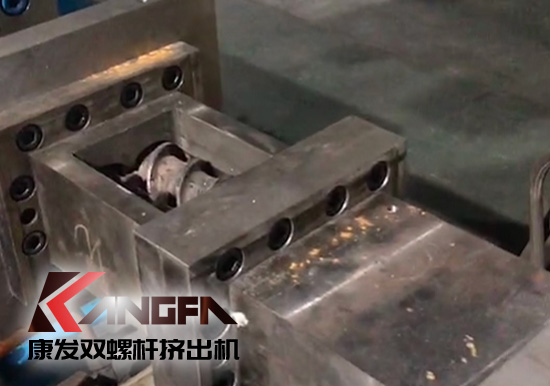提升機(jī)筒耐磨及耐腐蝕性！康發(fā)雙螺桿擠出機(jī)設(shè)備舊機(jī)筒更換視頻
