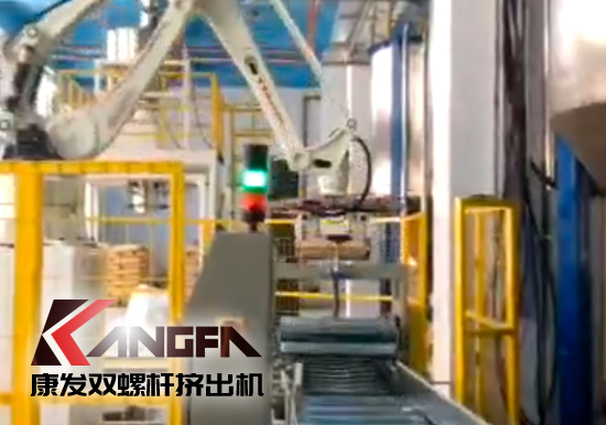  機(jī)械手臂應(yīng)用于雙螺桿擠出造粒機(jī)組現(xiàn)代化生產(chǎn)線！靈活部署,降低生產(chǎn)成本,全面提升雙螺桿造粒生產(chǎn)效率！