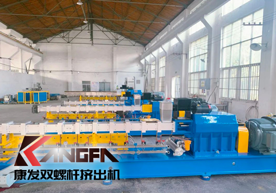 抗高溫戰(zhàn)酷暑，掀起生產(chǎn)熱潮——康發(fā)雙螺桿造粒機(jī)生產(chǎn)車(chē)間高溫“烤”驗(yàn)不服“暑”